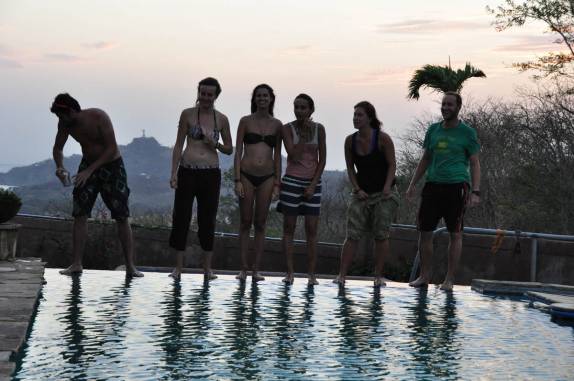 Americano, alemãs, espanhola, brasileira e francês, reunião internacional em San Juan del Sur, na Nicarágua